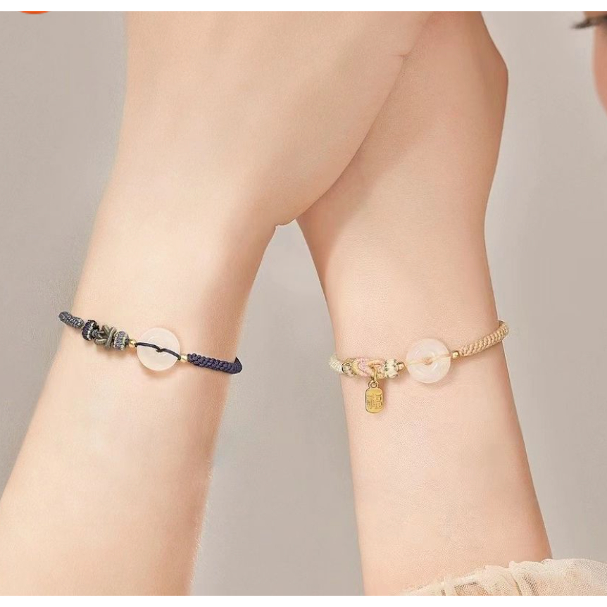 Vòng tay dệt may mắn