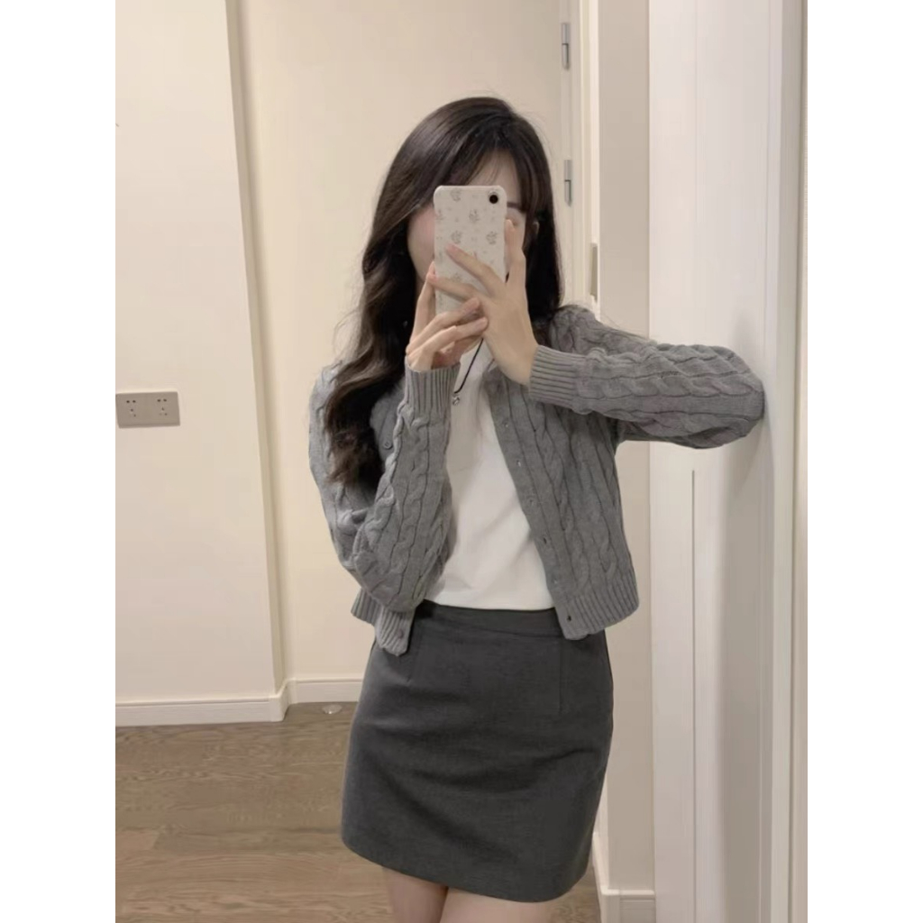 Áo Cardigan len thừng form croptop logo thêu