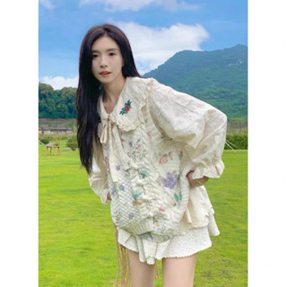 Áo gile len nữ vintage thêu hoa xinh xắn phối sơ mi tay bồng cổ búp bê form rộng
