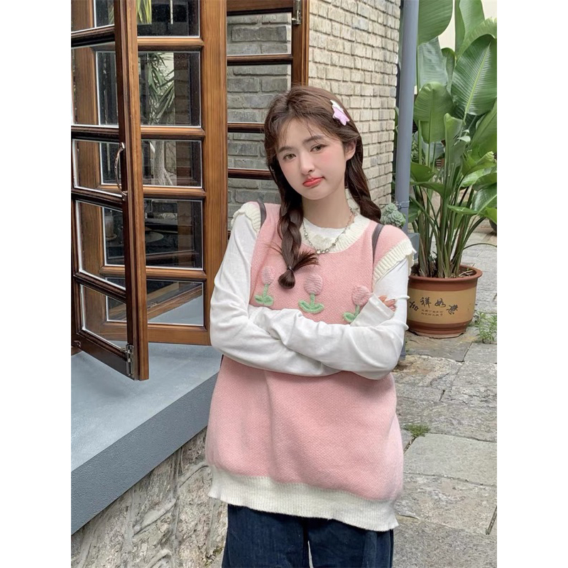 Áo gile hoạ tiết thêu bông hoa phối áo sơmi cổ bèo