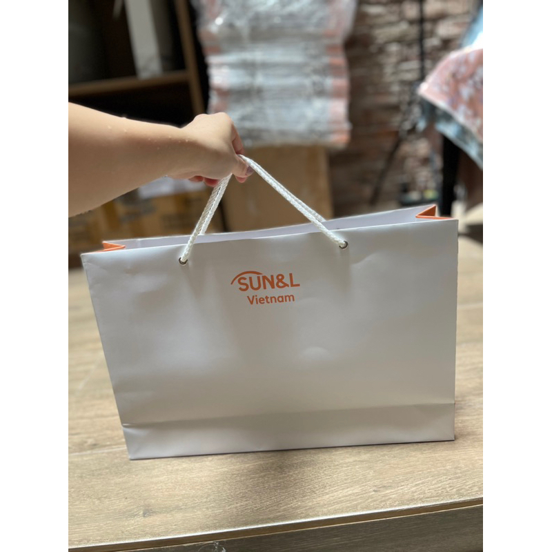 Túi giấy màu trắng