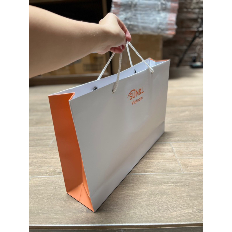 Túi giấy màu trắng