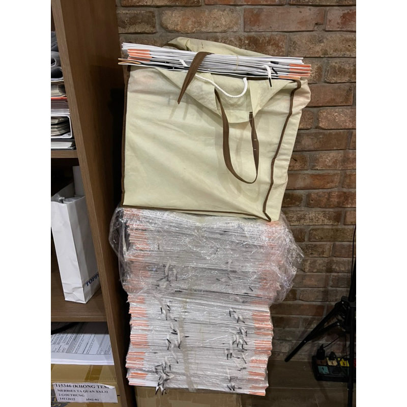 Túi giấy màu trắng