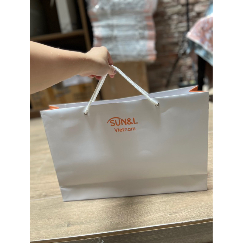 Túi giấy màu trắng