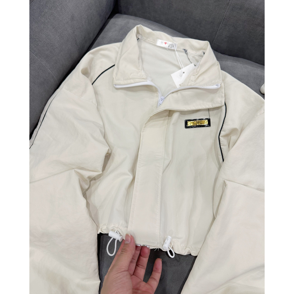 Áo khoác nữ kiểu dáng croptop chất liệu đũi gió logo CNC hai lớp cao cấp siêu hot M3 | BigBuy360 - bigbuy360.vn