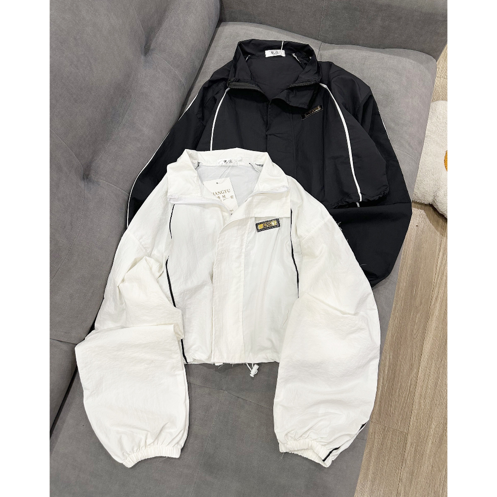 Áo khoác nữ kiểu dáng croptop chất liệu đũi gió logo CNC hai lớp cao cấp siêu hot M3 | BigBuy360 - bigbuy360.vn