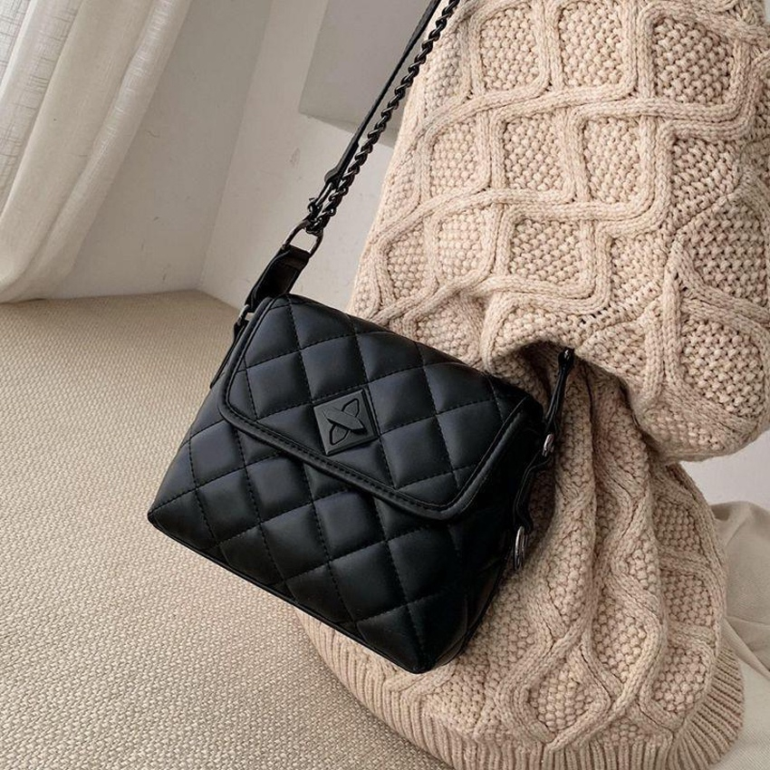 Úi đeo chéo đeo vai nữ khoá xoay đen phong cách Hàn Quốc MÃ-033