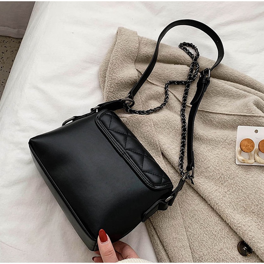 Úi đeo chéo đeo vai nữ khoá xoay đen phong cách Hàn Quốc MÃ-033