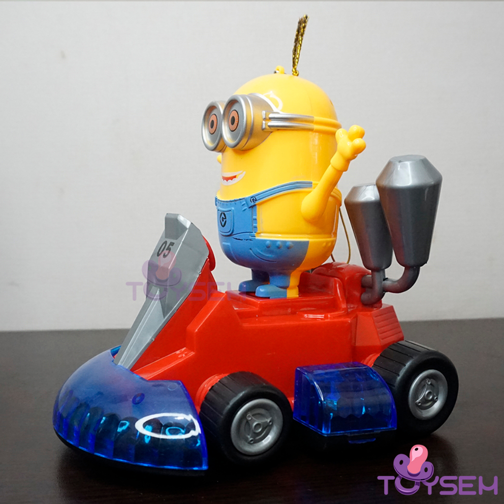 Đồ chơi minions lái xe đua 05 xoay 360 độ có đèn và nhạc - Quà tặng trung thu, sinh nhật cho bé