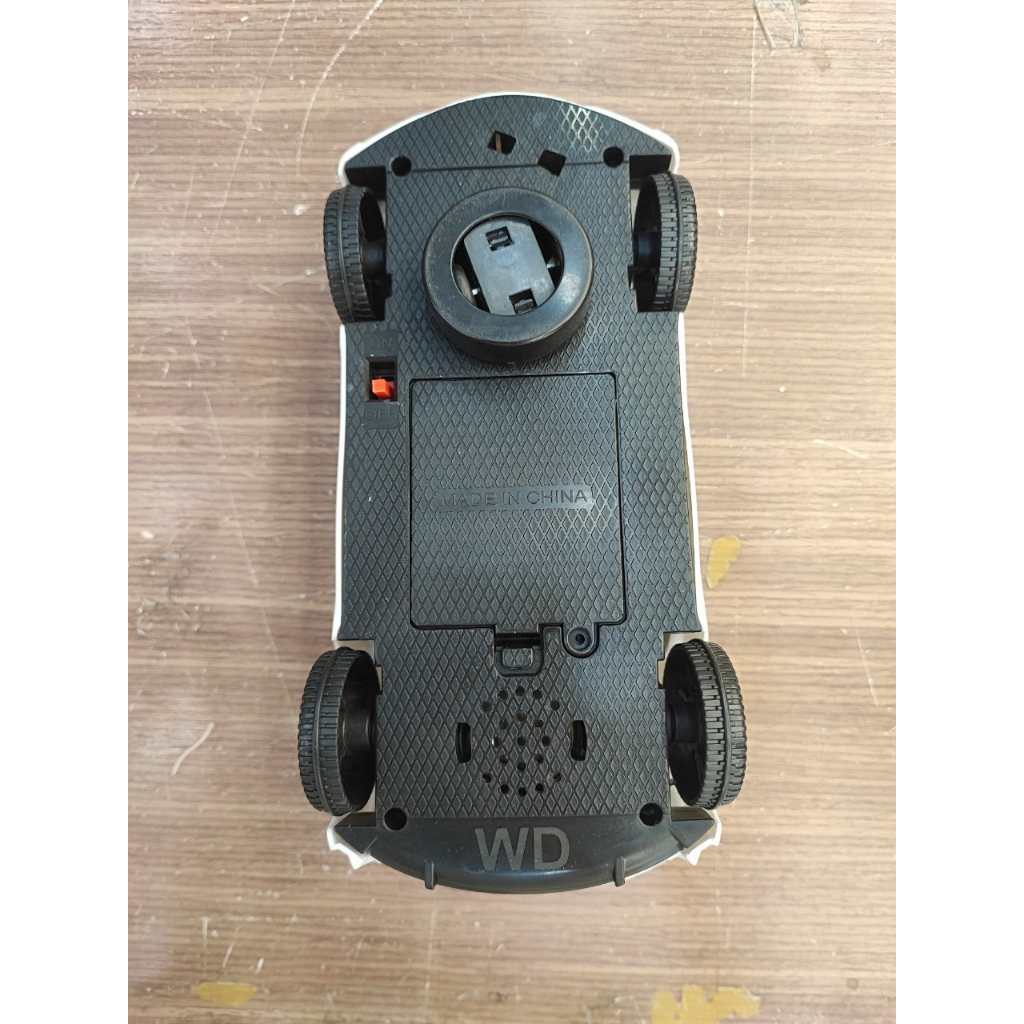 Đồ chơi xe chạy có đèn và nhạc cho bé