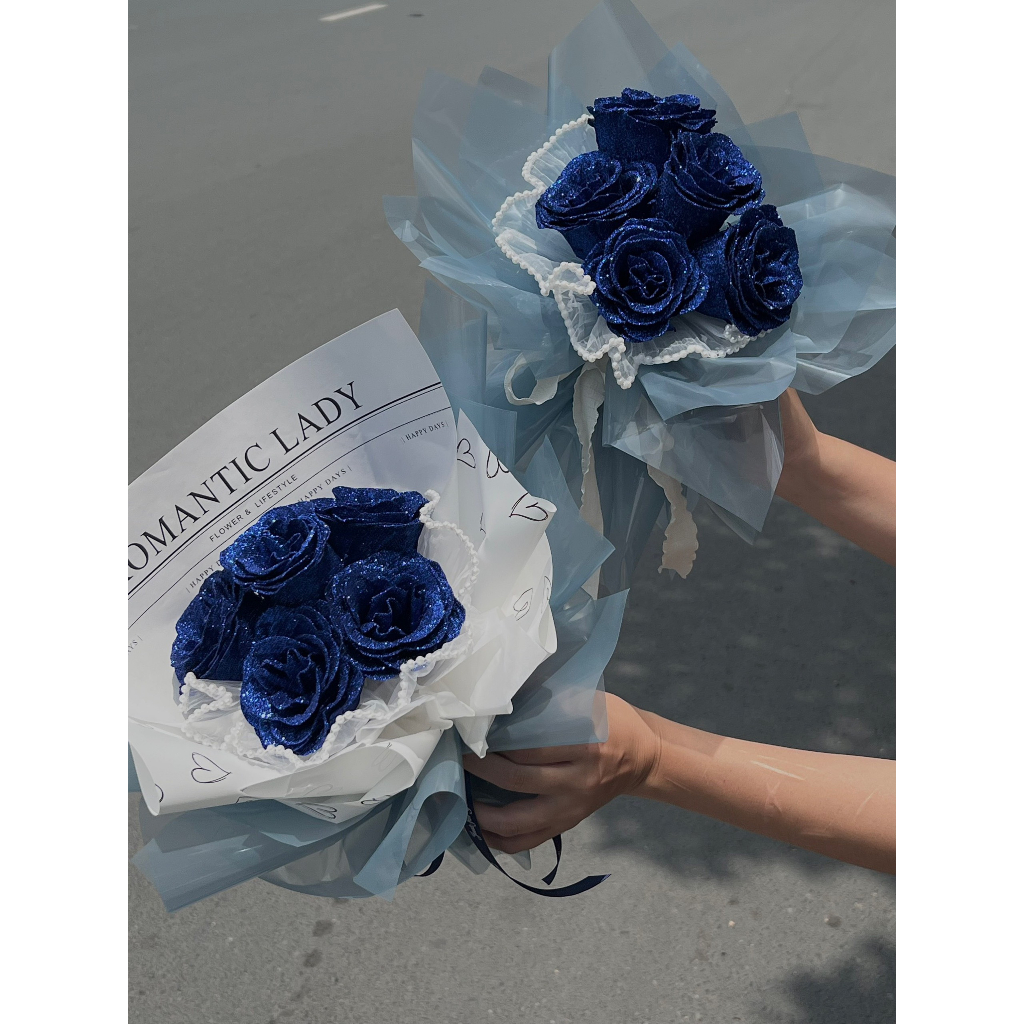 Bó hoa nhũ kim tuyến xanh kèm Đèn và Túi quà tặng