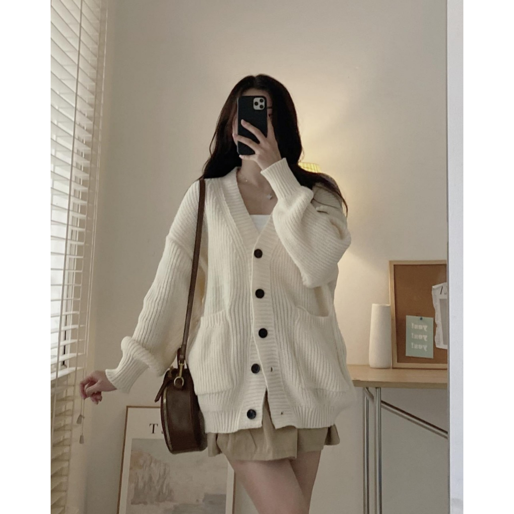 Áo khoác len cardigan trơn có túi dáng basic Maia CDG8836 P0K7
