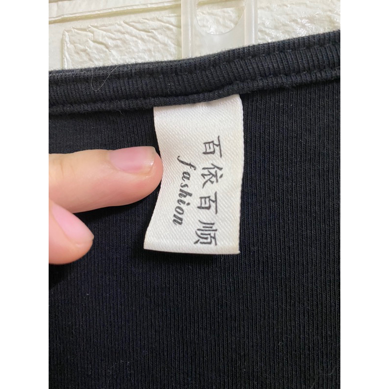 🪴 Đầm body cổ vuông có độn vai. Chất thun co dãn. Xoắn eo 1 bên có sẻ tà. Số đo kèm trên ảnh 🪴