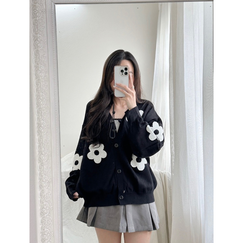 Khoác len thêu bông hoa