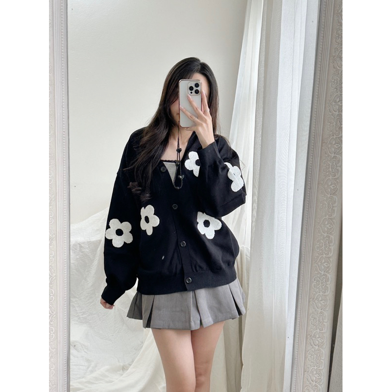 Khoác len thêu bông hoa