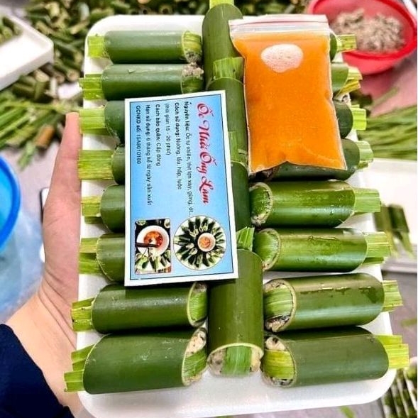 1 Khay Ốc Nhồi Ống Nứa vỉ 20 ống (ốc nhồi ống lam / ống tre)