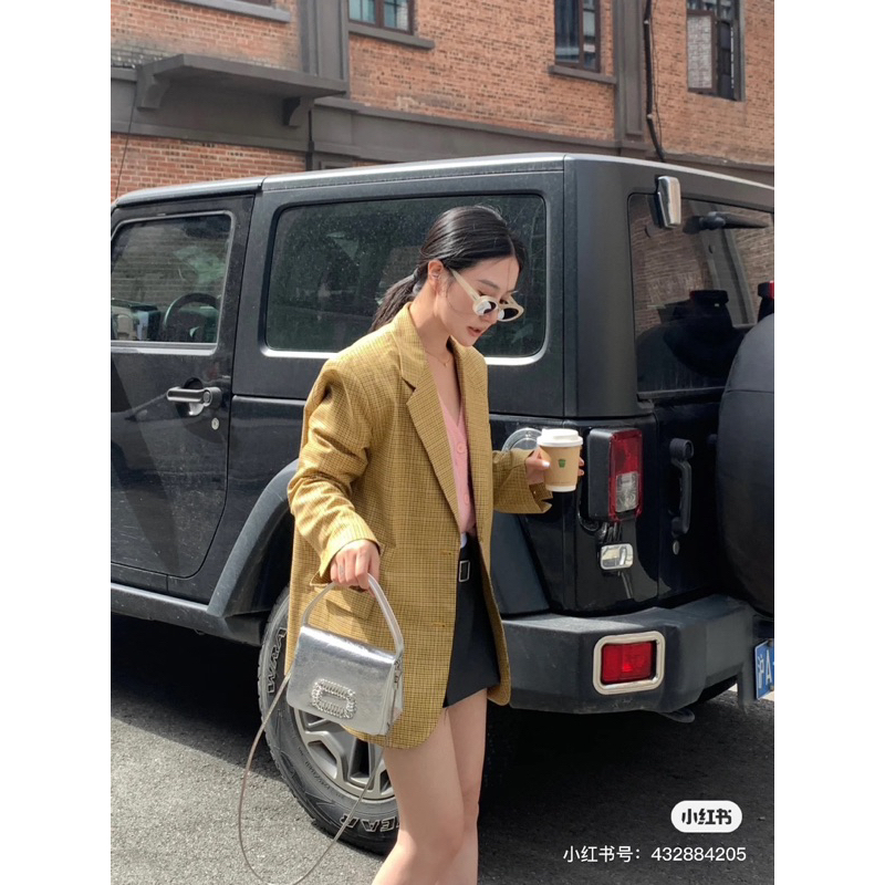 Túi quai xách khoá vuông đính đá