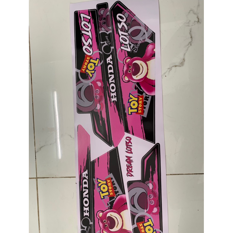 Bộ tem dán xe Dream gấu hồng hàng nhập Thái Lan thiết kế chất lượng cao dành trang trí riêng cho dòng xe này