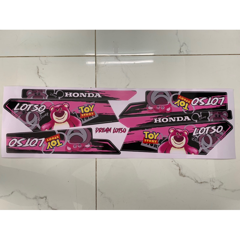 Bộ tem dán xe Dream gấu hồng hàng nhập Thái Lan thiết kế chất lượng cao dành trang trí riêng cho dòng xe này