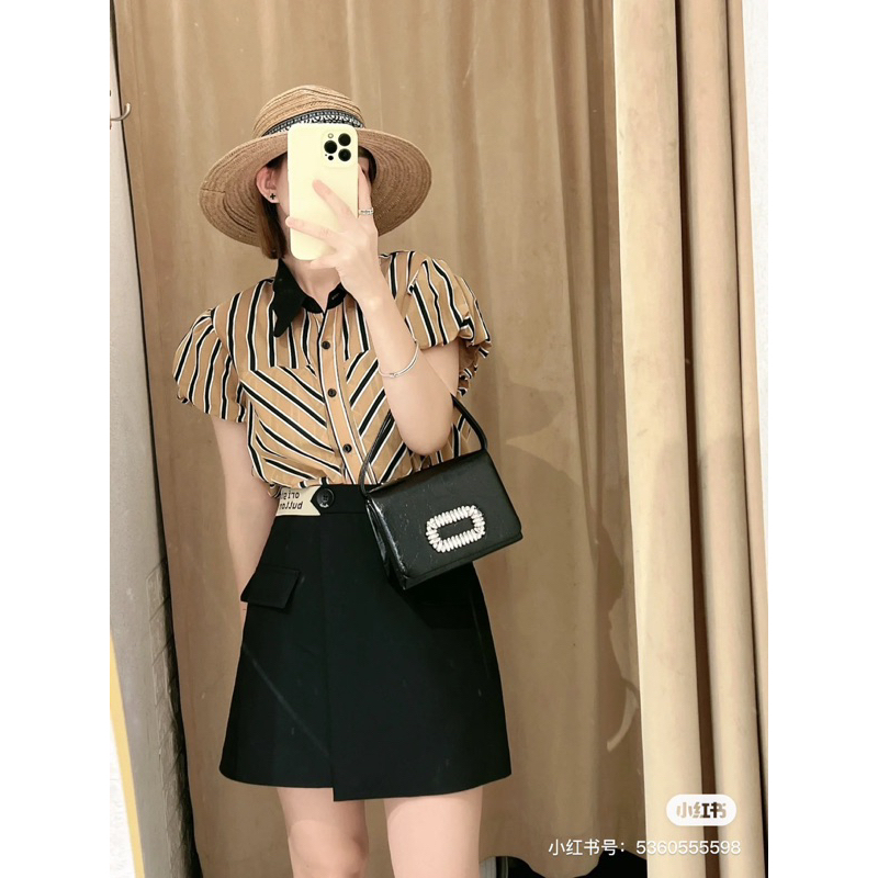 Túi quai xách khoá vuông đính đá