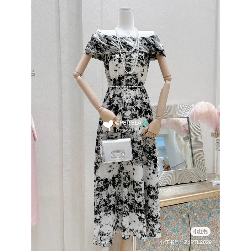 Túi quai xách khoá vuông đính đá