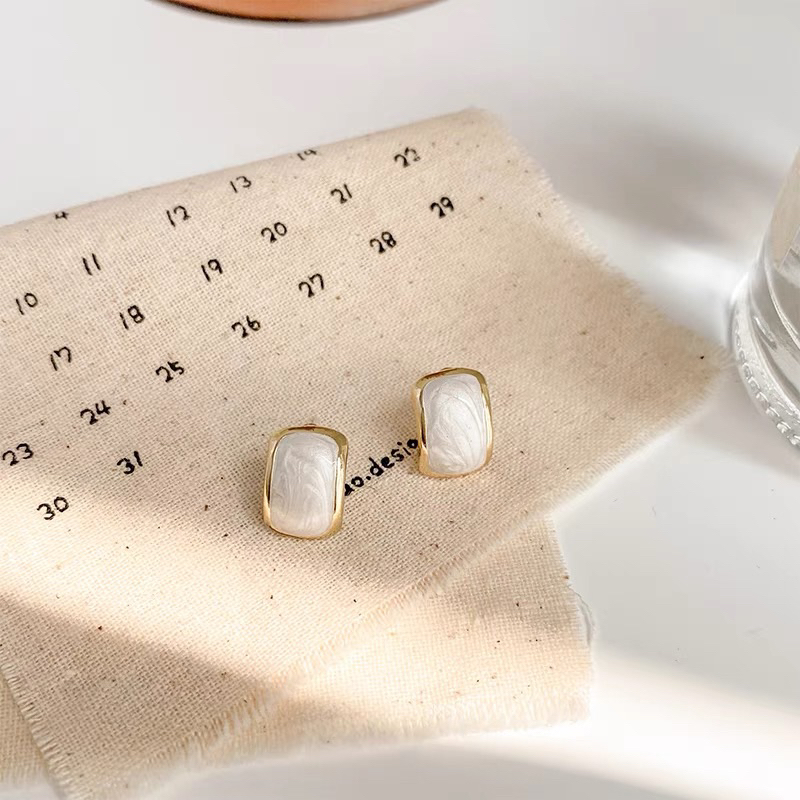 Hoa tai ánh nhũ - Khuyên tai đơn giản - khanturban.vn