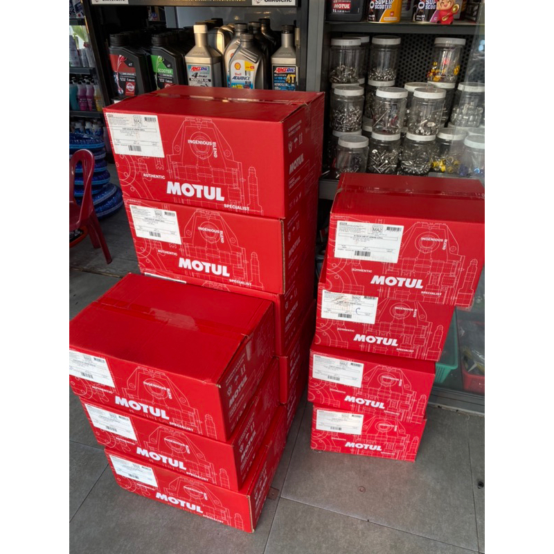 Nhớt xe tay ga MOTUL SCOOTER EXPERT LE 10W40 0.8L