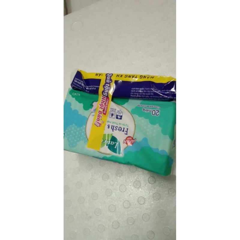 Băng Vệ Sinh Laurier Fresh&Free Siêu Mỏng Cánh 22cm 20 Miếng