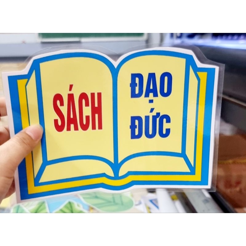 Tên Sách trang trí góc Thư viện in ép khổ A5 kèm băng dính xốp dán tường.