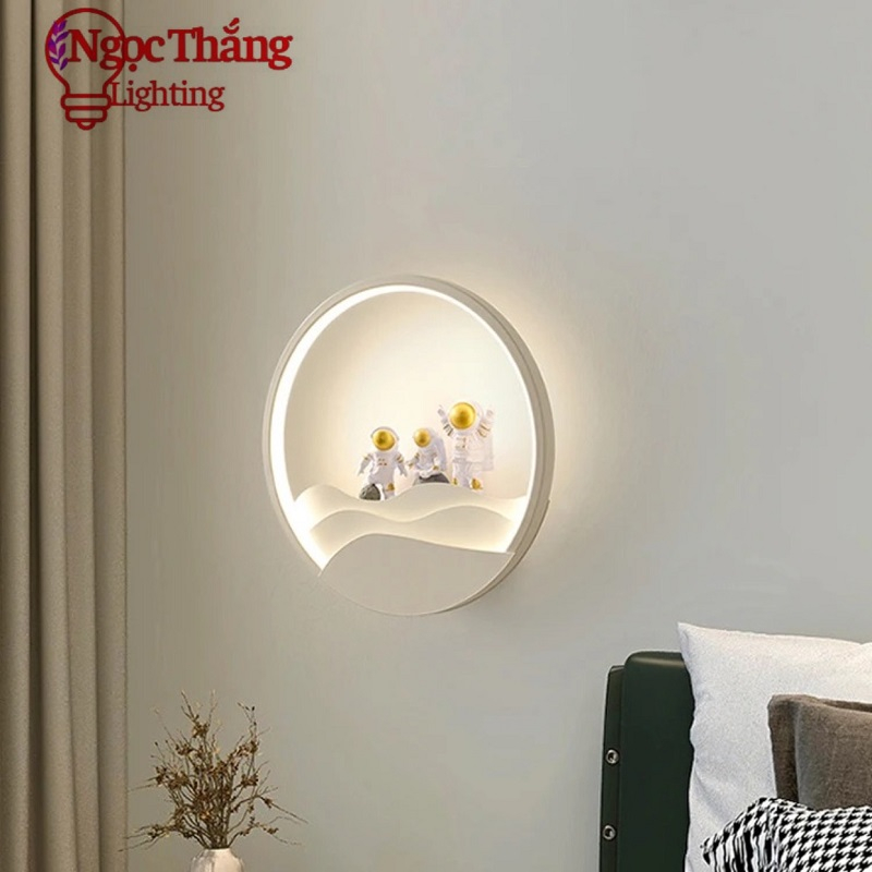 Đèn treo tường ốp tường phi hành gia 28cm trang trí phòng khách phòng ngủ cầu thang Led 3 chế độ màu V9630 Ngọc Thắng
