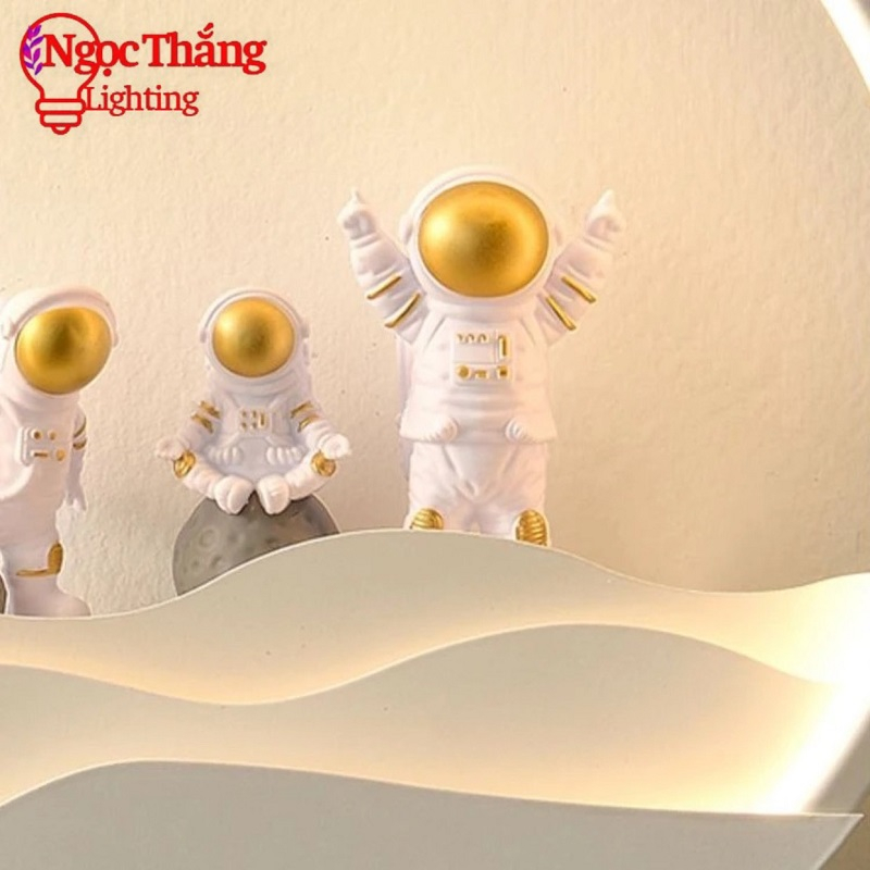 Đèn treo tường ốp tường phi hành gia 28cm trang trí phòng khách phòng ngủ cầu thang Led 3 chế độ màu V9630 Ngọc Thắng