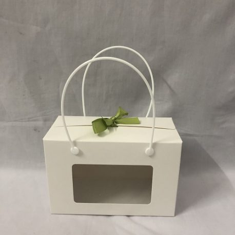 Hộp giấy mặt kiếng có quai xách kích thước 10 x 14 x 6cm/hộp