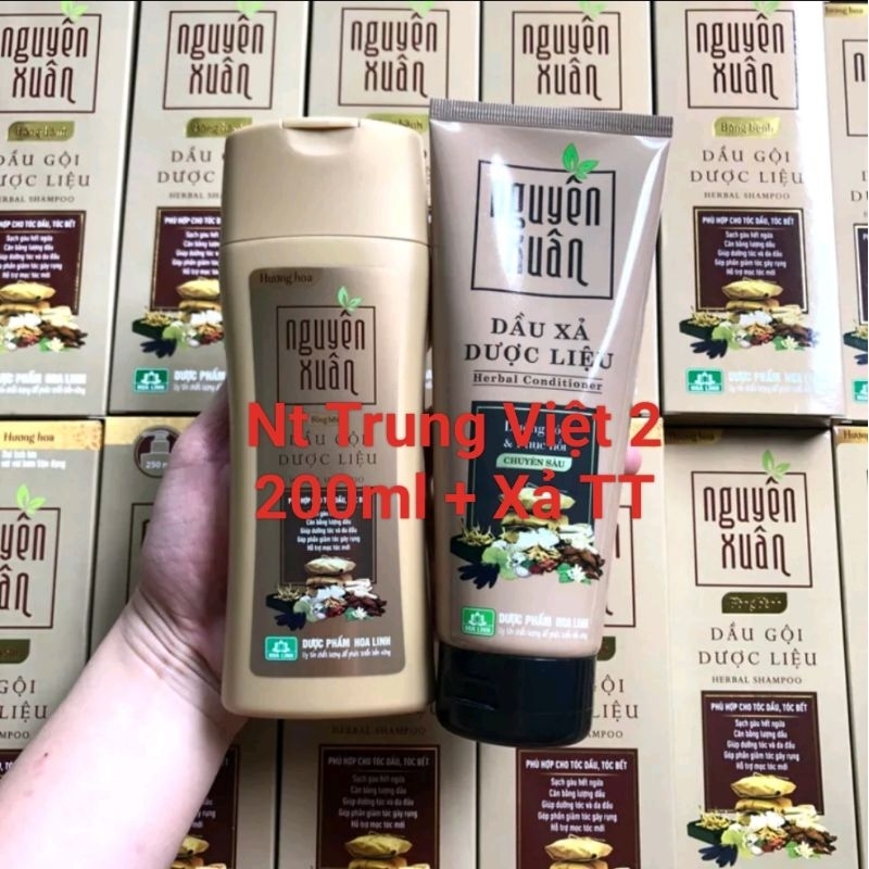 Dầu gội Nguyên Xuân/ Dầu Xả Dược liệu Nguyên Xuân  phù hợp với tóc gãy rụng bết dầu thơm ngát hương hoa.