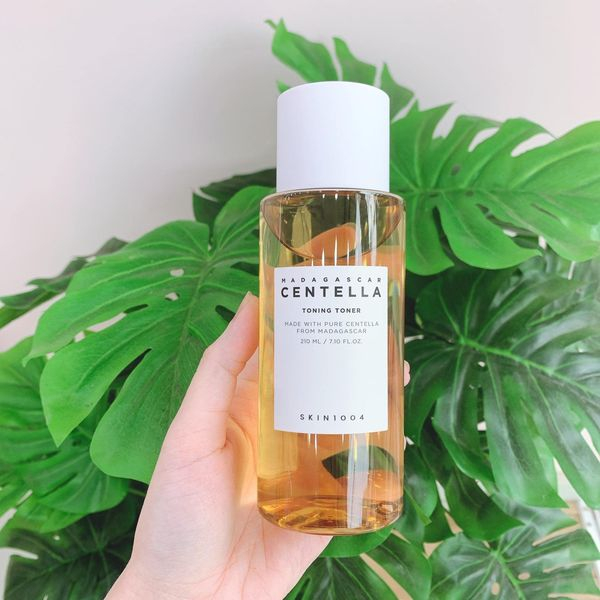 Nước hoa hồng rau má Madagascar Centella Asiatica Toning Toner Skin1004