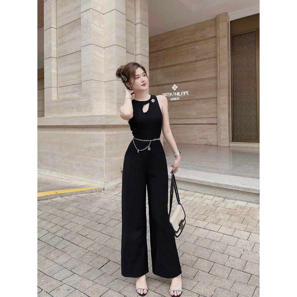 Jumpsuit nữ quần ống rộng sát nách cổ tròn khoét ngực gắn phụ kiện kèm xích eo xinh xắn DX