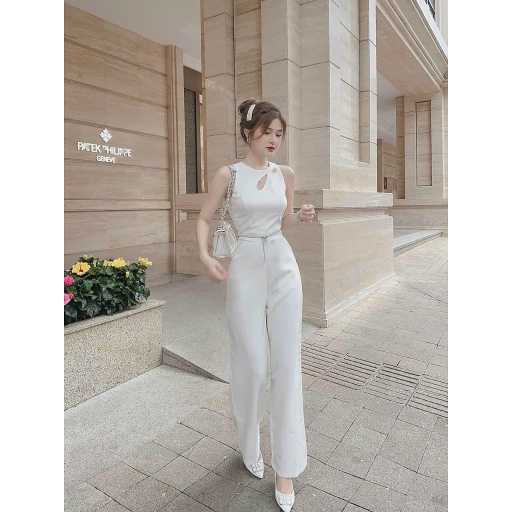Jumpsuit nữ quần ống rộng sát nách cổ tròn khoét ngực gắn phụ kiện kèm xích eo xinh xắn DX