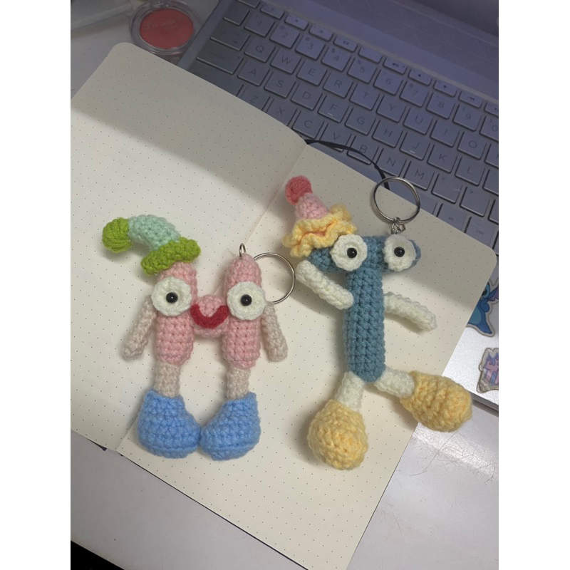 Móc khoá chữ cái bằng len đáng yêu