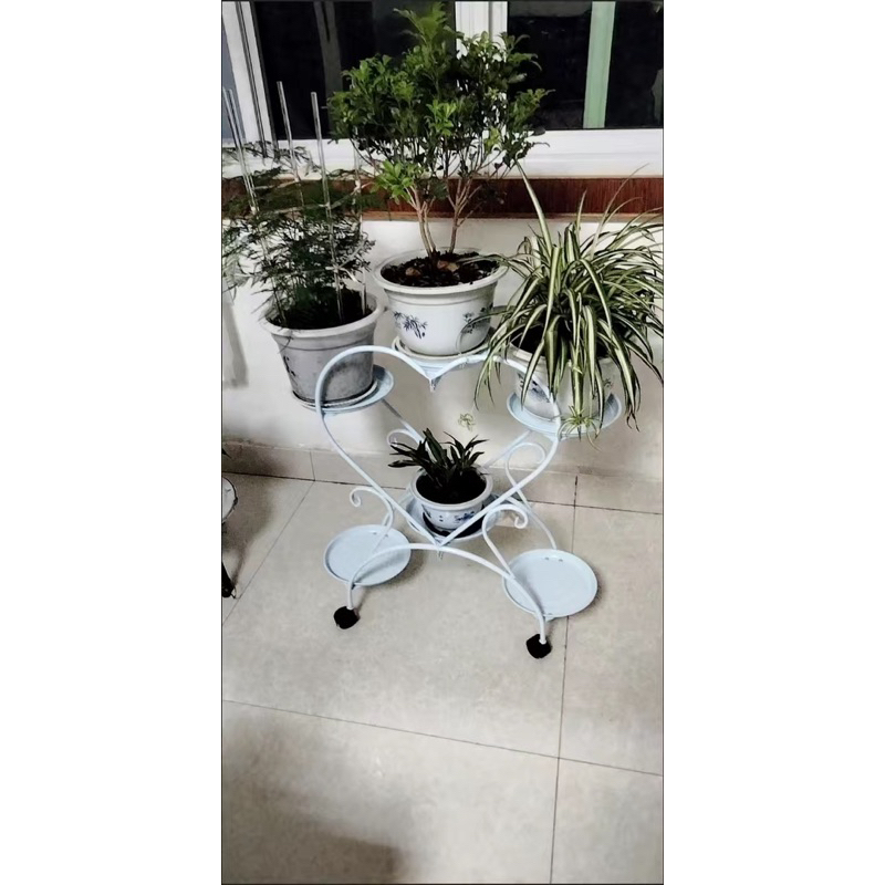Kệ để chậu hoa cây cảnh hình trái tim
