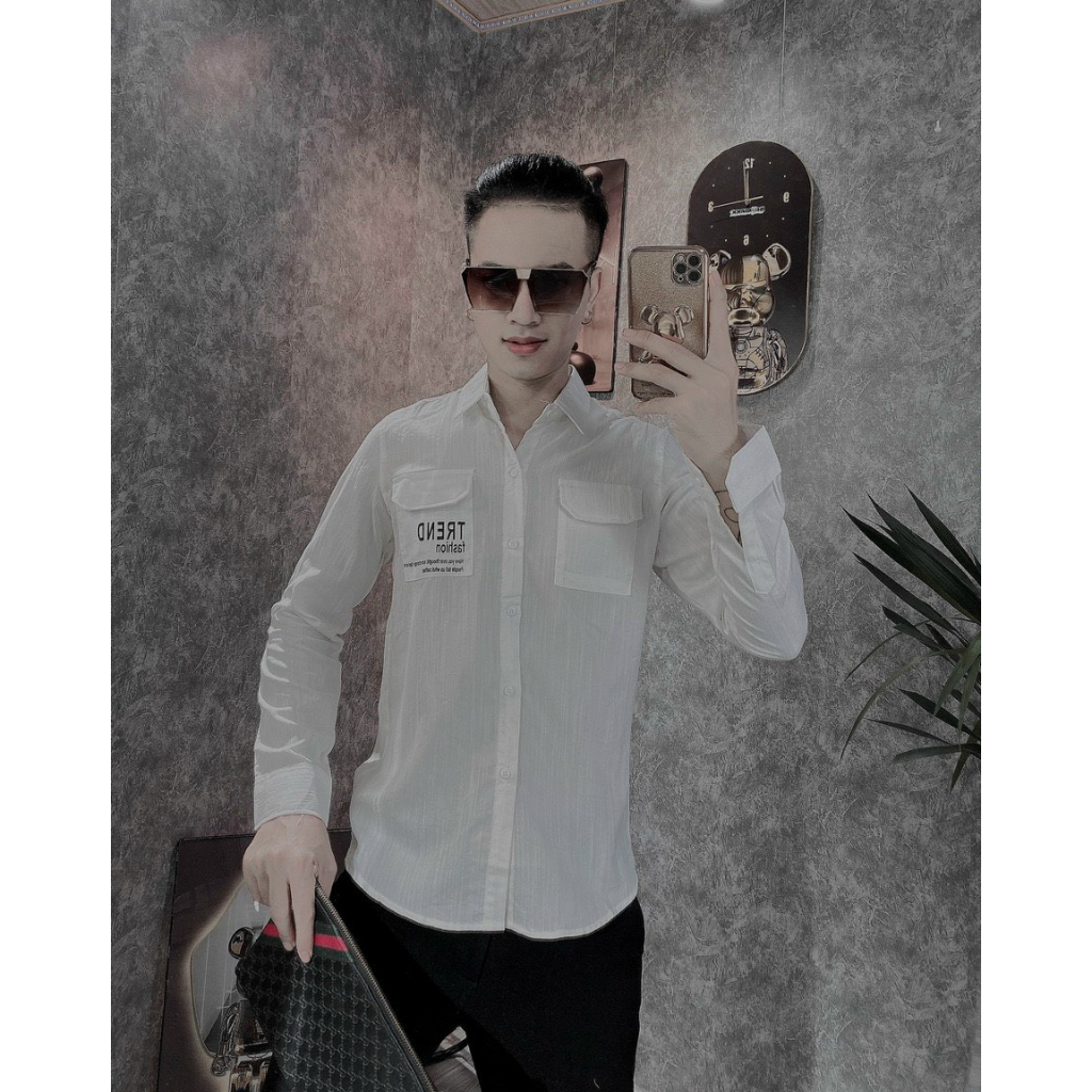 Áo sơ mi đũi tay dài in chữ có nhiều màu hót và phối 4 cúc ở hai bên túi phong cách trẻ trung