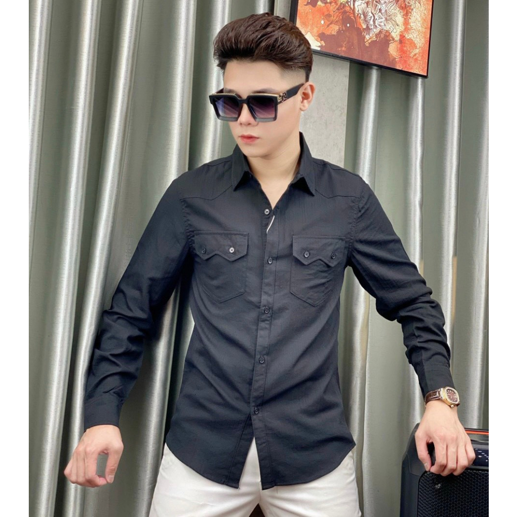 Áo sơ mi đũi tay dài in chữ có nhiều màu hót và phối 4 cúc ở hai bên túi phong cách trẻ trung