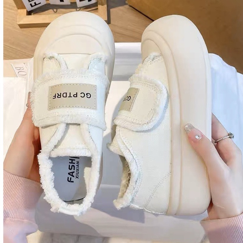 Giày nữ slipon tua rua, giày lười slipon quai dán QC