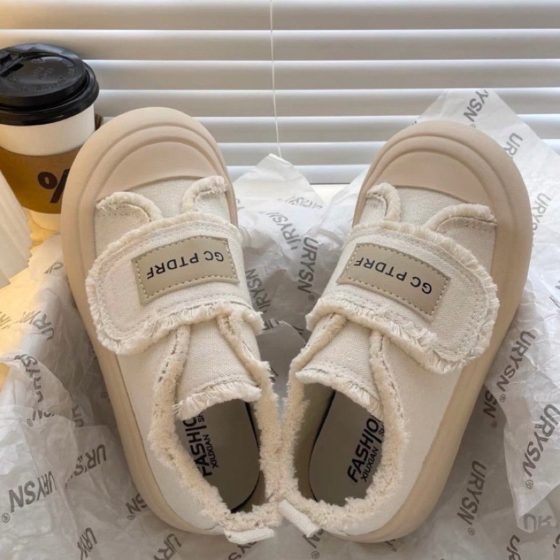 Giày nữ slipon tua rua, giày lười slipon quai dán QC