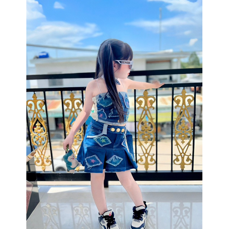 Chân váy jeans áo 2 dây cho bé gái