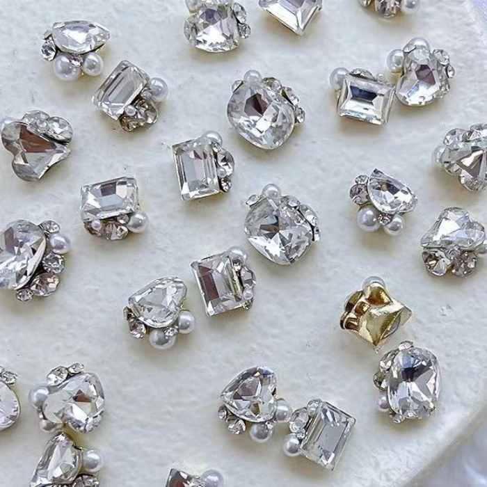 Đá khối mix sẵn ngọc trai chỉ việc gắn trang trí nail hottrend 2023