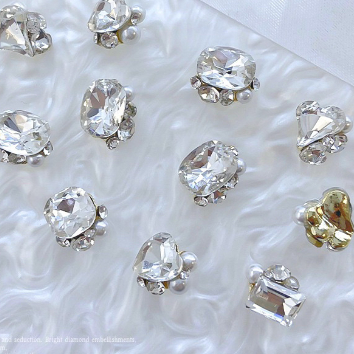 Đá khối mix sẵn ngọc trai chỉ việc gắn trang trí nail hottrend 2023