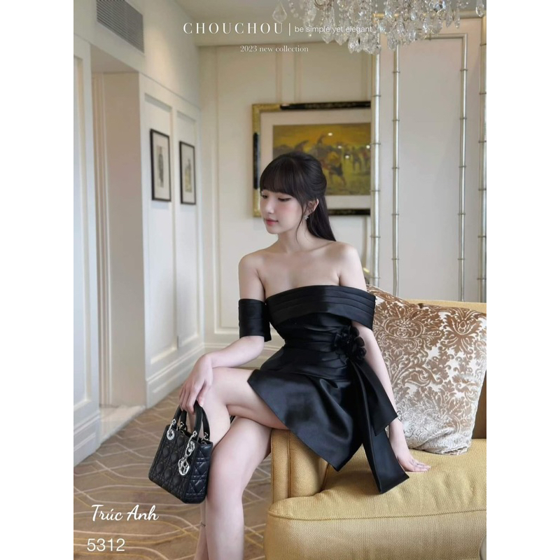 Váy thiết kế trễ vai