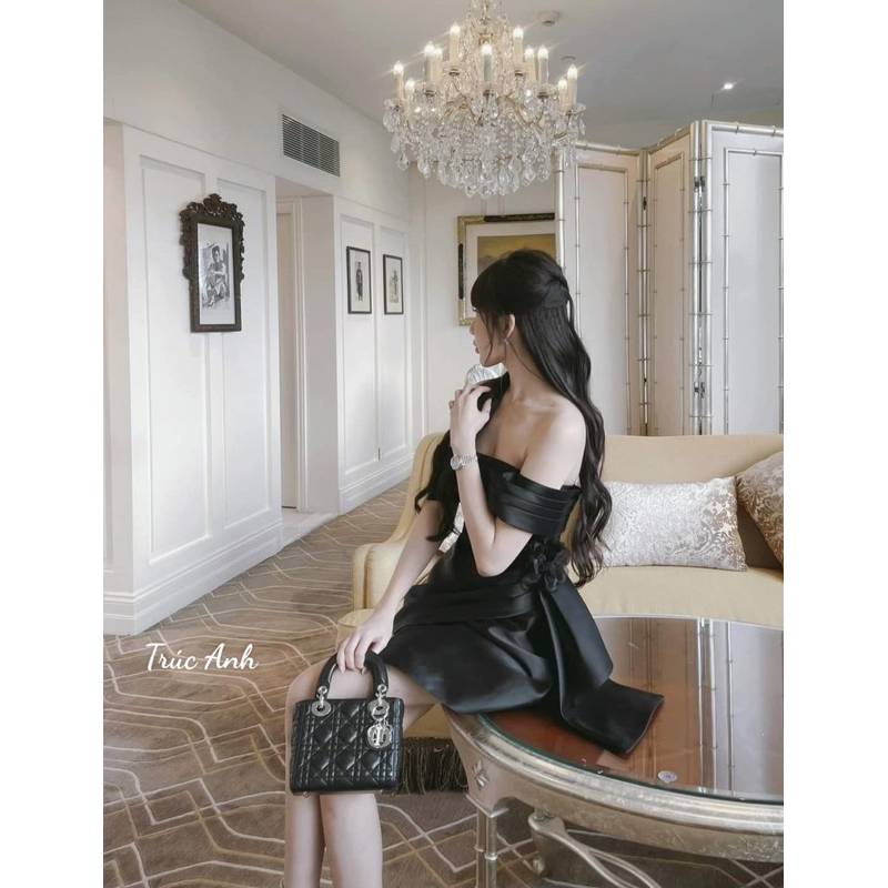 Váy thiết kế trễ vai