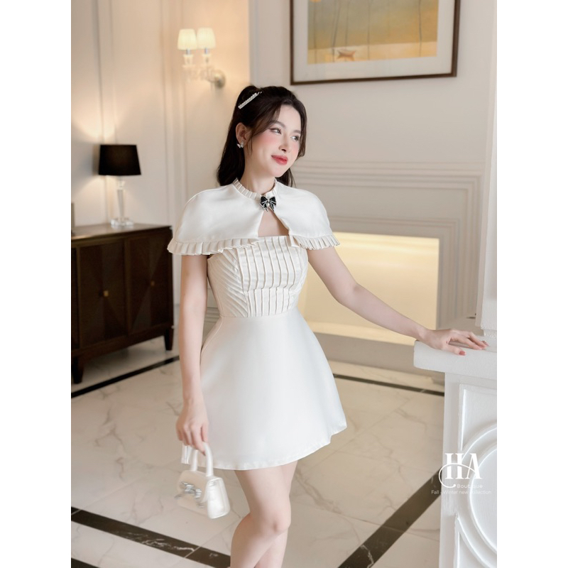 Váy thiết kế quây choàng