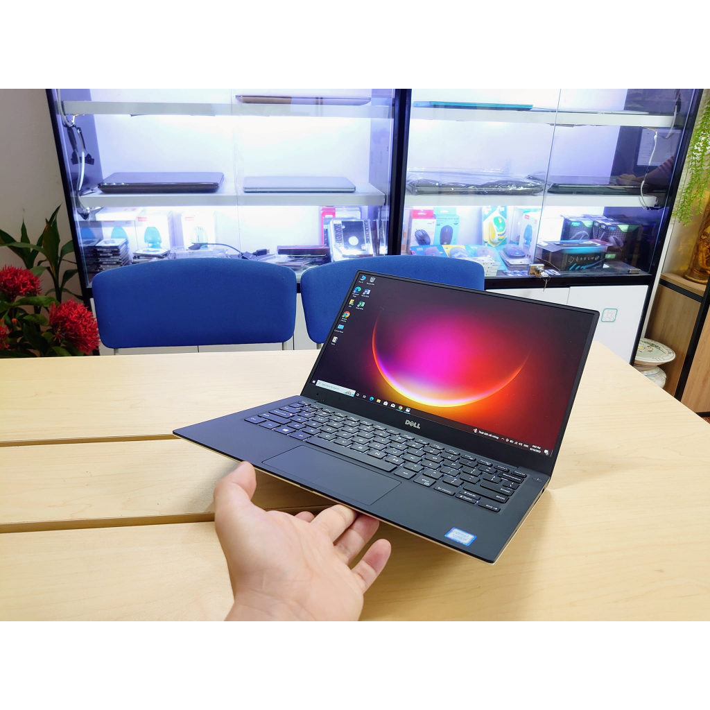 Laptop Dell XPS 9360 Core i7 / Ram 8Gb /SSD 256 Gb / Vỏ Nhôm Bạc / Siêu Mỏng Nhẹ Đẳng Cấp Doanh Nhân