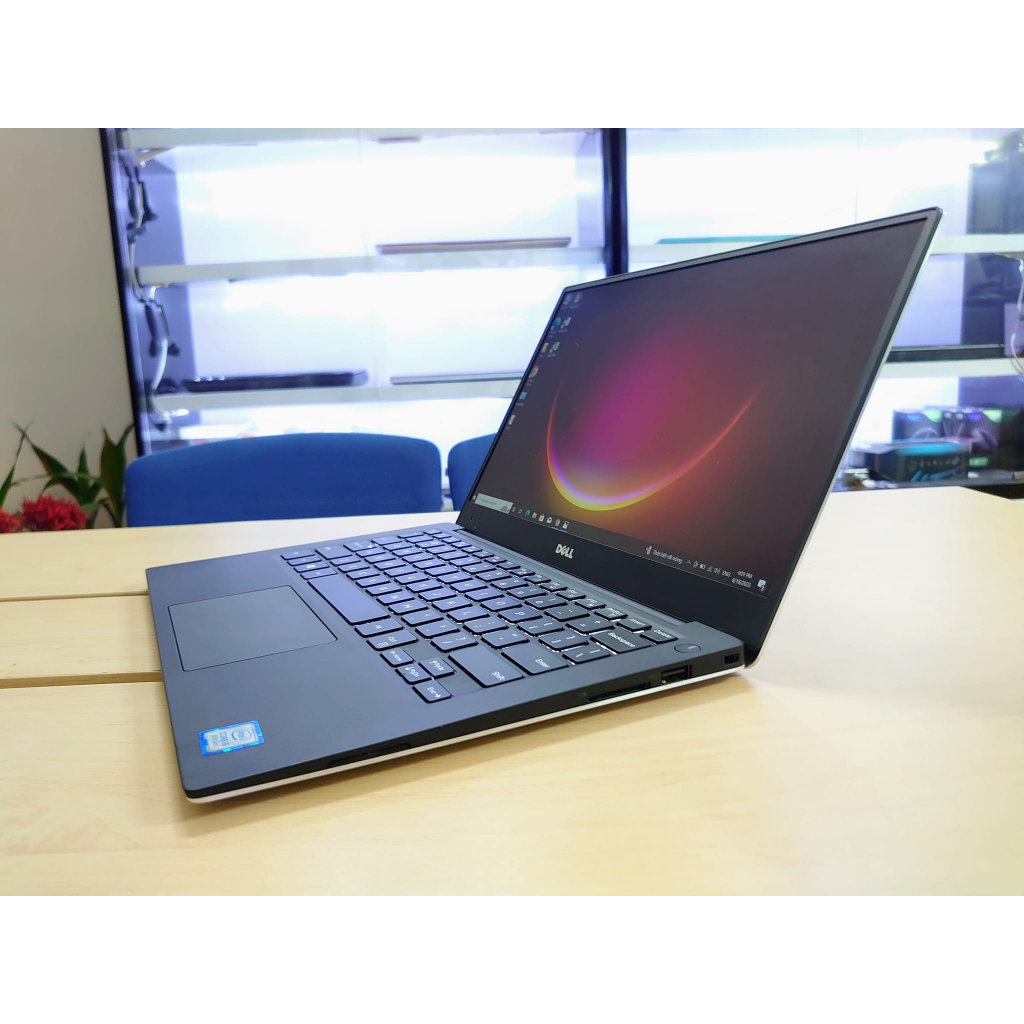 Laptop Dell XPS 9360 Core i7 / Ram 8Gb /SSD 256 Gb / Vỏ Nhôm Bạc / Siêu Mỏng Nhẹ Đẳng Cấp Doanh Nhân